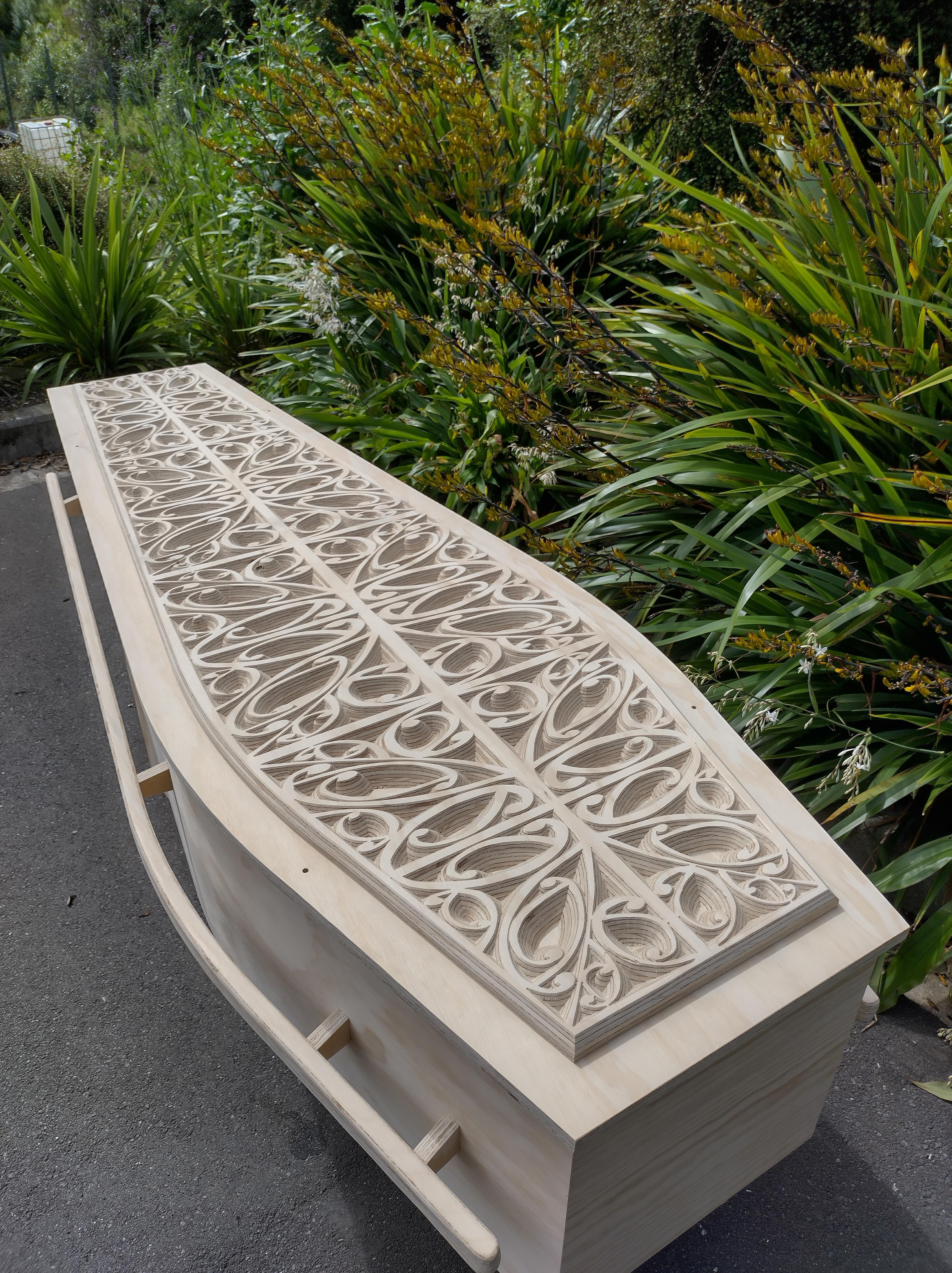 MOE MAI RA RAISED LID CASKET